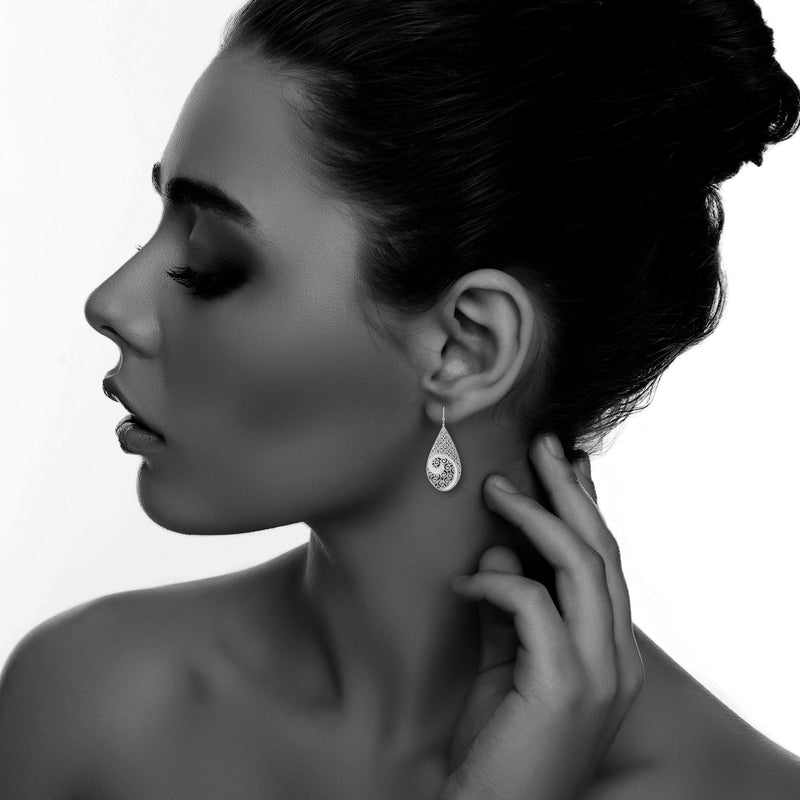 J06008/W Earrings